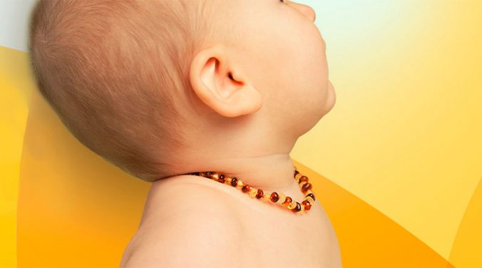 Colar ou pulseira de âmbar, qual escolher para o bebê?